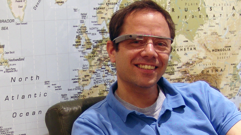 Der Wikitude-Gründer Philipp Breuss-Schneeweis mit Google Glass auf der Nase. © Philipp Breuss-Schneeweis